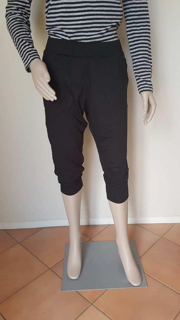 Plain Black 3/4 Pants