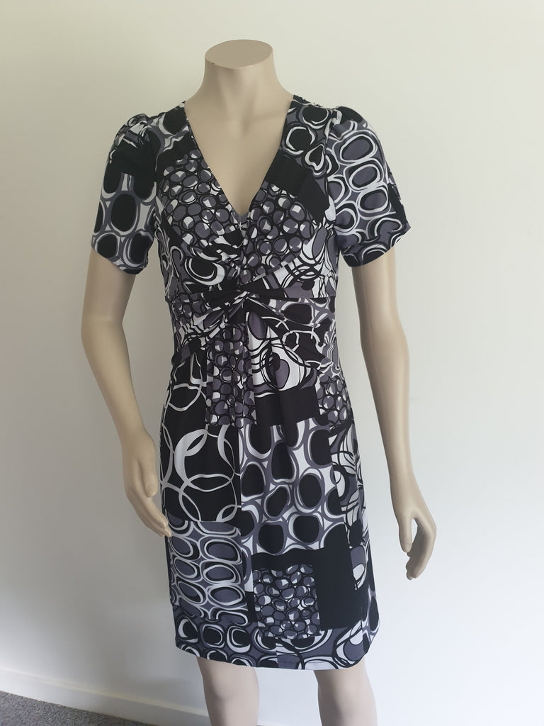 Twist Front Dress - Black circle Print